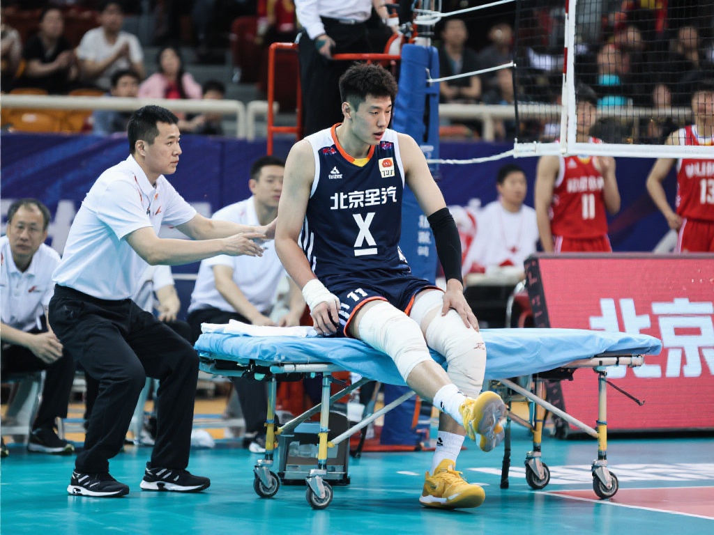 爱巢游戏中的体育馆具体位置在哪里？